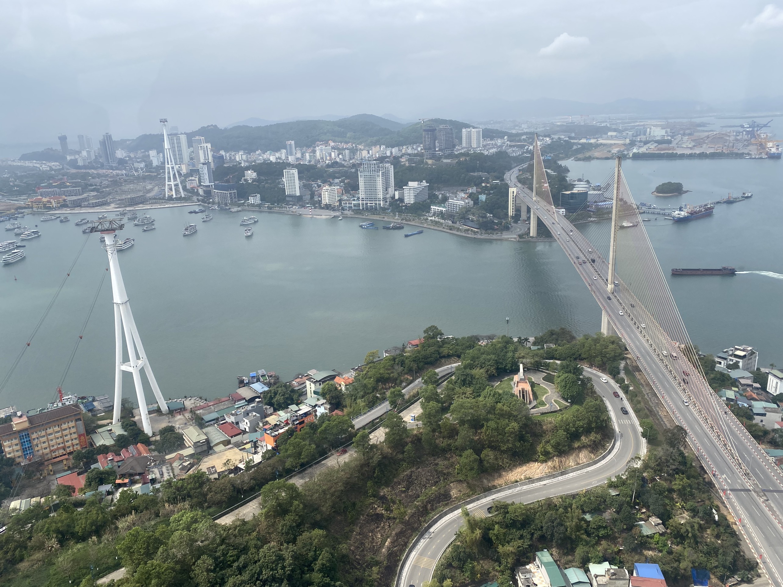 Hạ Long Nhìn Từ Cáp Treo